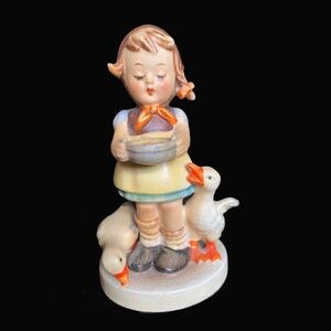 Hummel Figurine • Be Patient • 197 2/0 • TMK-2